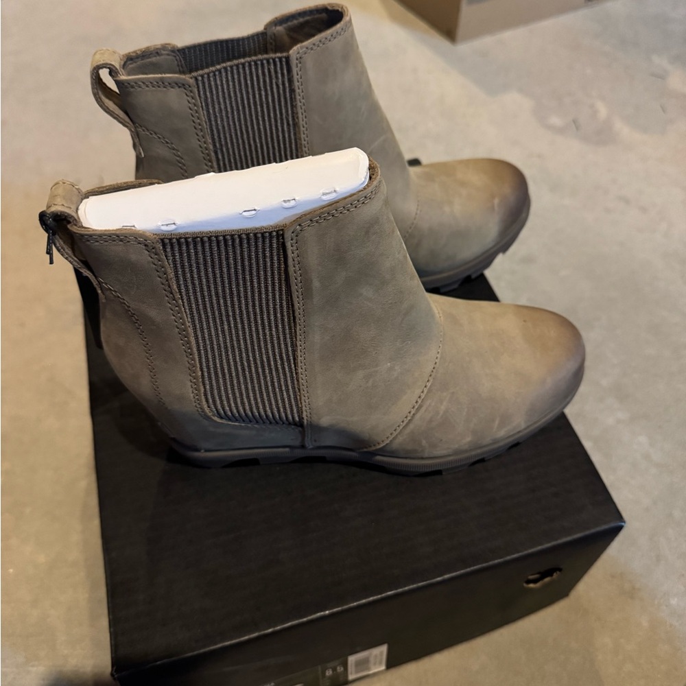 Sorel Joan of Arctic Wedge II Chelsea size 8 new in box